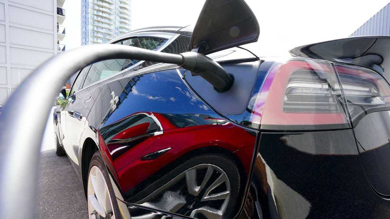Ottawa moves to repeal EV sales mandate