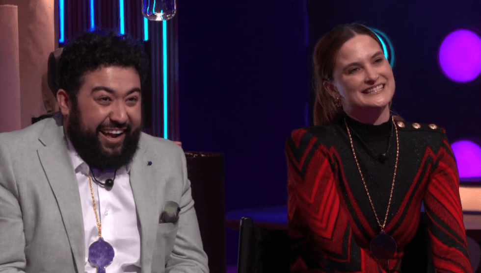 Oussama et Gabrielle pendant le d\u00e9voilement des votes \u00e0 Big Brother C\u00e9l\u00e9brit\u00e9s.