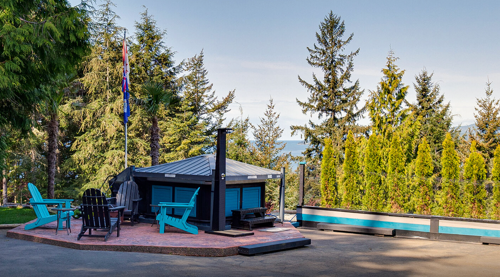 Outdoor fire pit and seating area.
