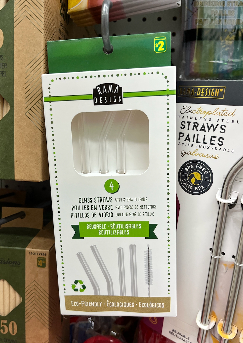 Pailles en verre au Dollarama.