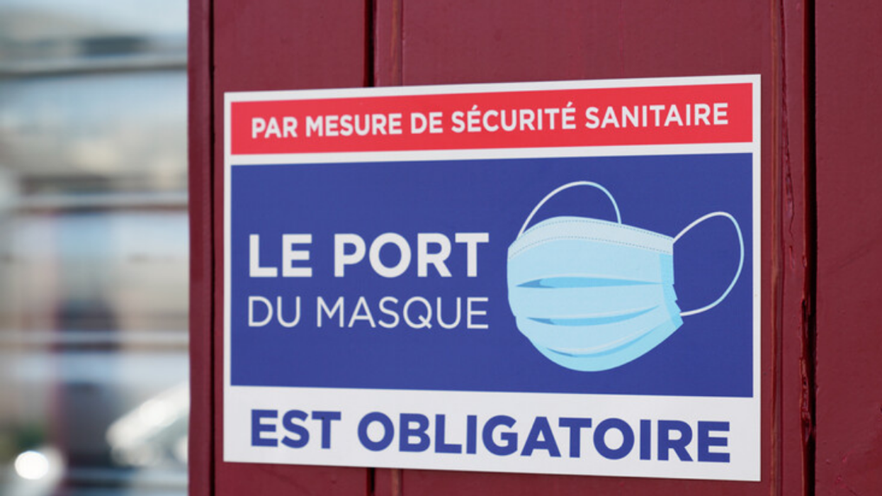 Pancarte "Le port du masque est obligatoire".