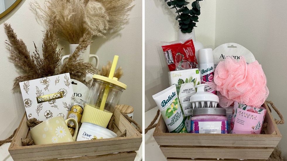 Panier-cadeau avec des items jaune pastel. Droite : Panier-cadeau \u00ab cocooning \u00bb avec des items roses et verts.