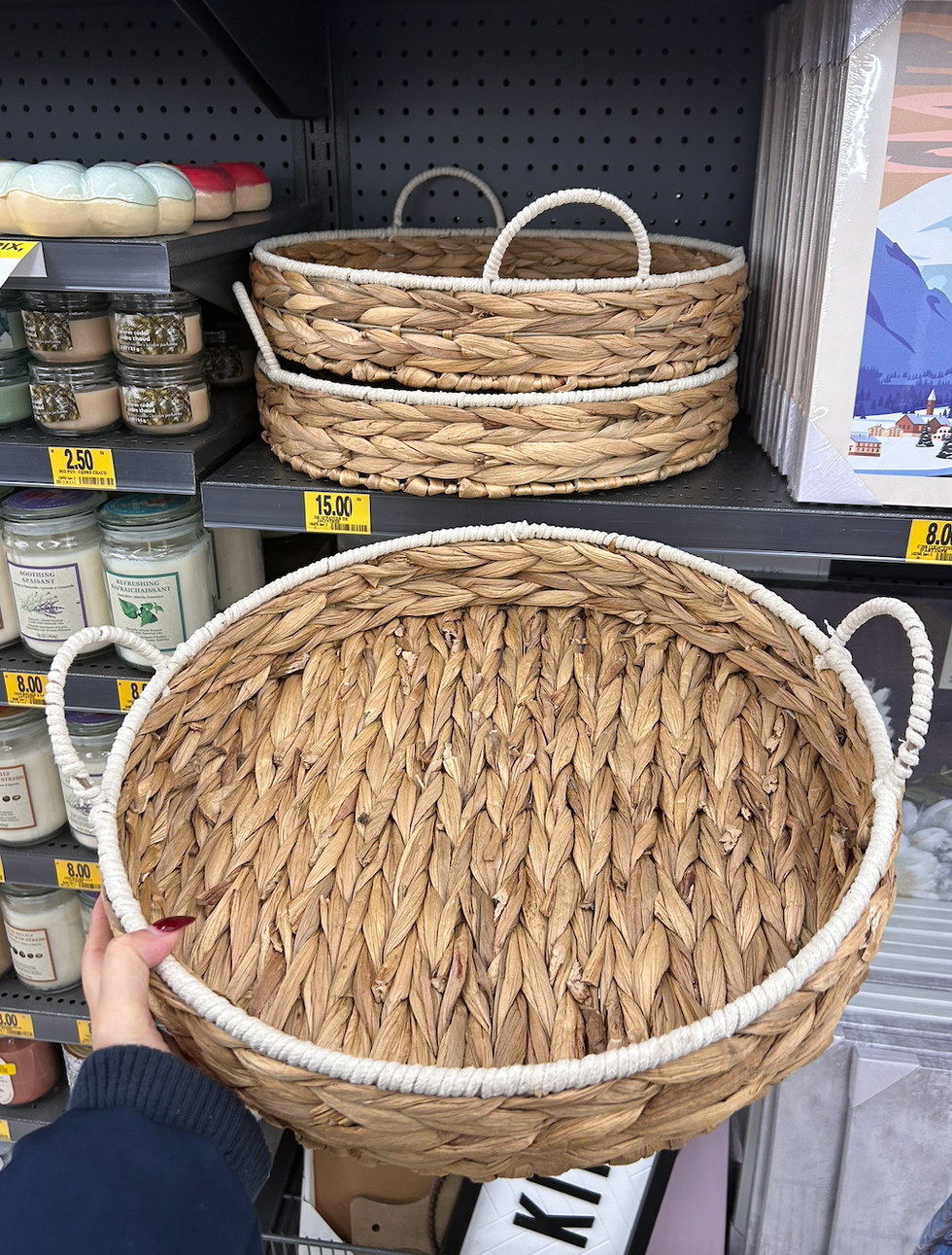 Panier d'organisation en osier dans les rayons du Tigre G\u00e9ant.