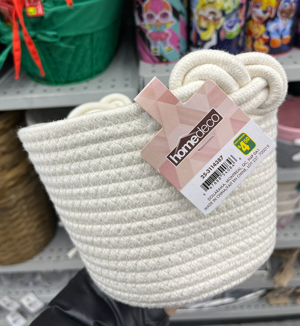 Panier de rangement blanc tiss\u00e9.