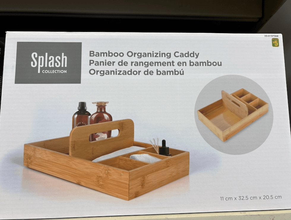 Panier de rangement en bambou.