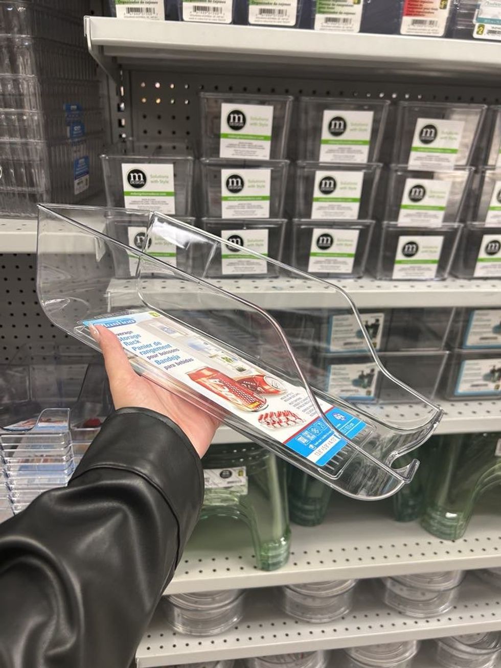 Panier de rangement pour boissons transparent.