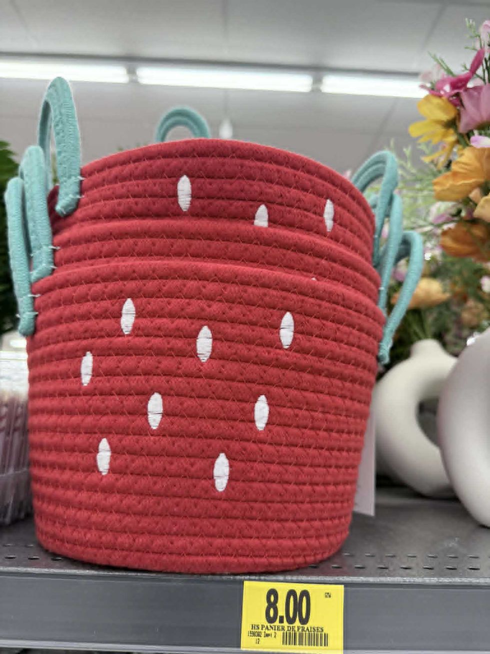 Panier de rangement \u00e0 motif de fraise en vente au Tigre G\u00e9ant pour 8 $.
