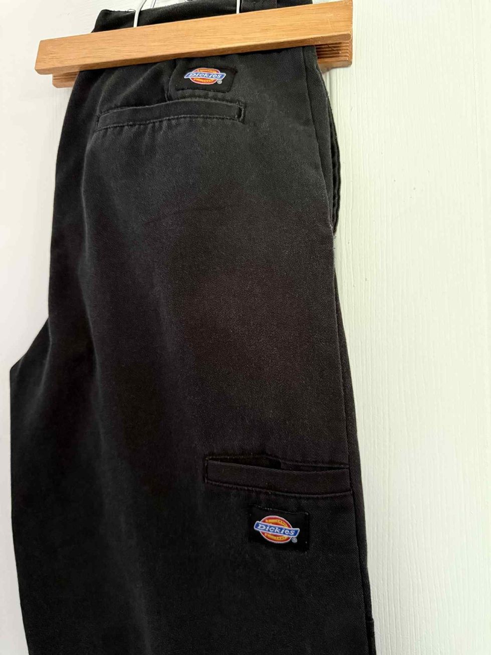 Pantalon cargo bleu marine de la marque Dickies.