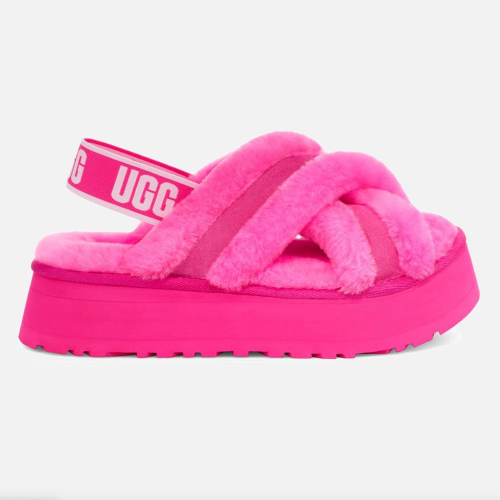 Pantoufles UGG \u00ab Disco Cross \u00bb \u00e0 50 % de rabais.