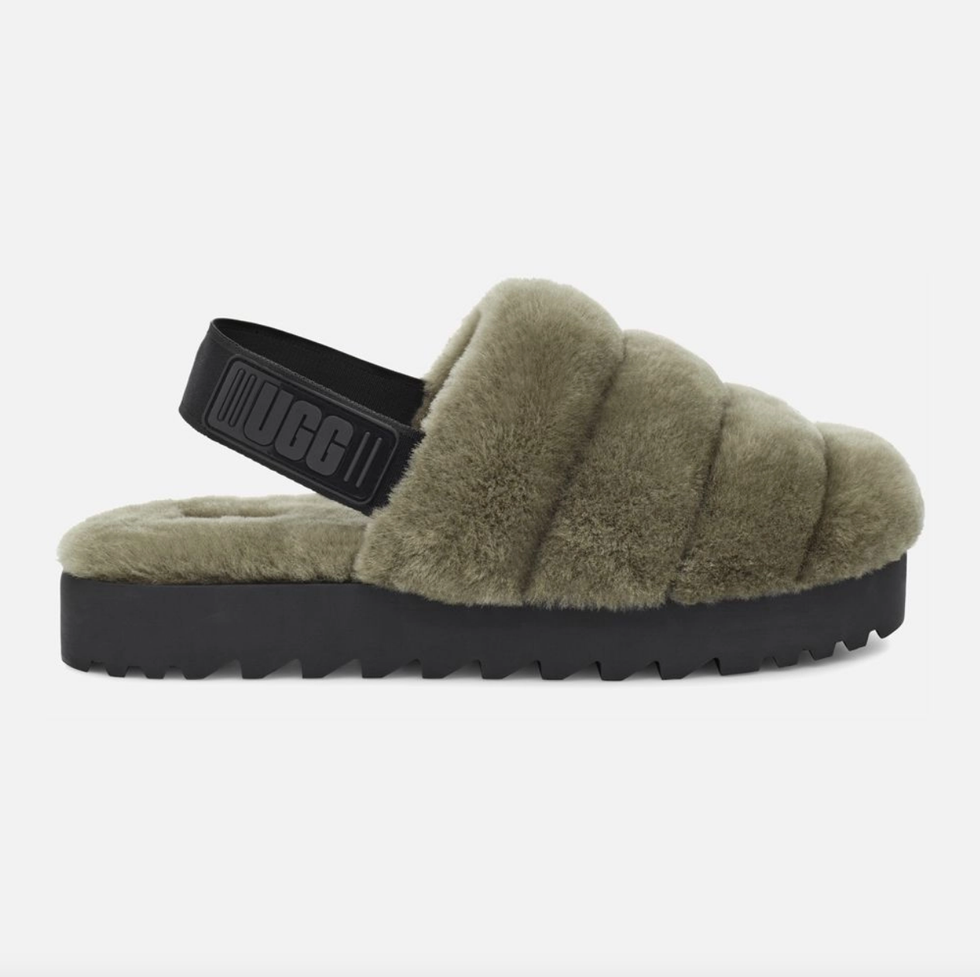 Pantoufles UGG \u00ab Super Fluff \u00bb \u00e0 51 % de rabais.