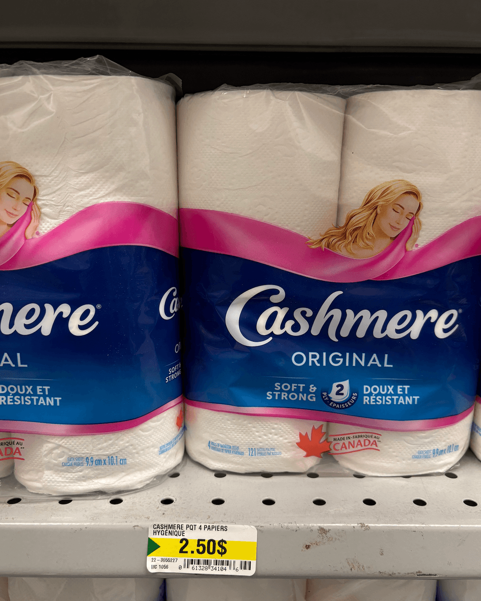 Papier hygi\u00e9nique Cashmere sur les tablettes du Dollarama.
