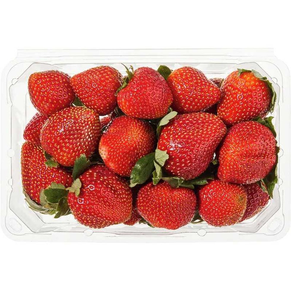 Paquet de 1 lb de fraises sur fond blanc.