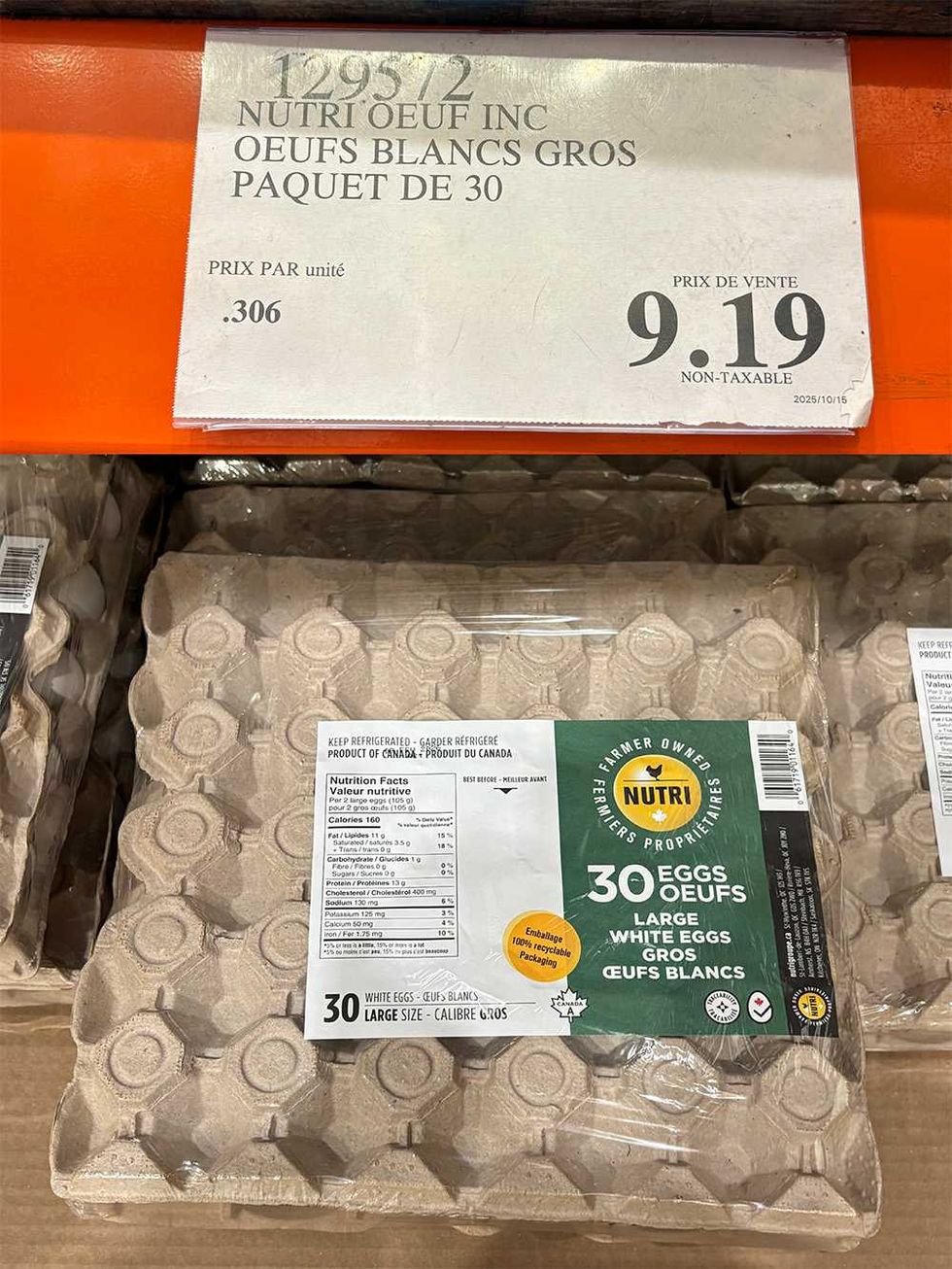 Paquet de 30 oeufs blancs vendus chez Costco.