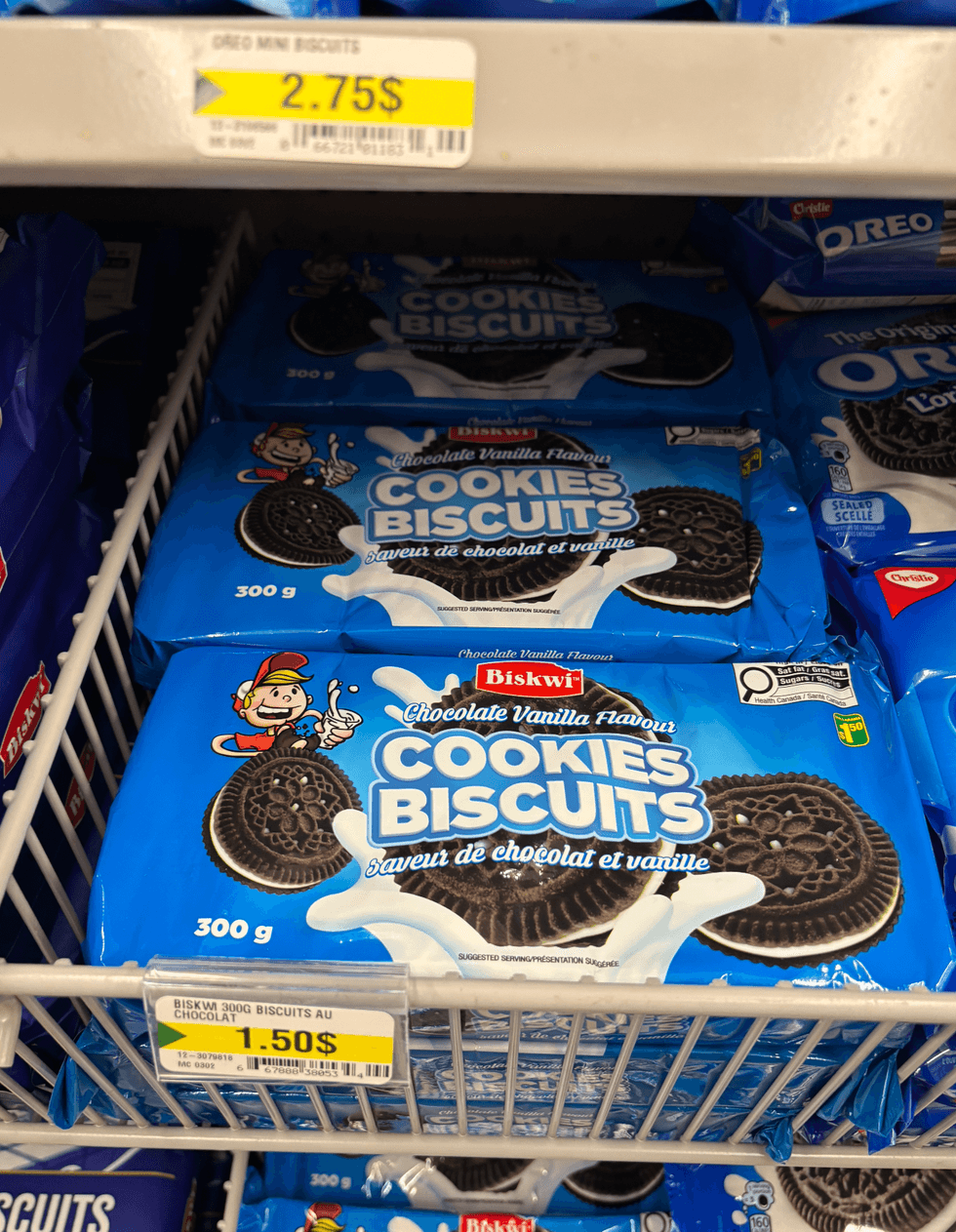 Paquet de biscuits de type Oreos en vente chez Dollarama.