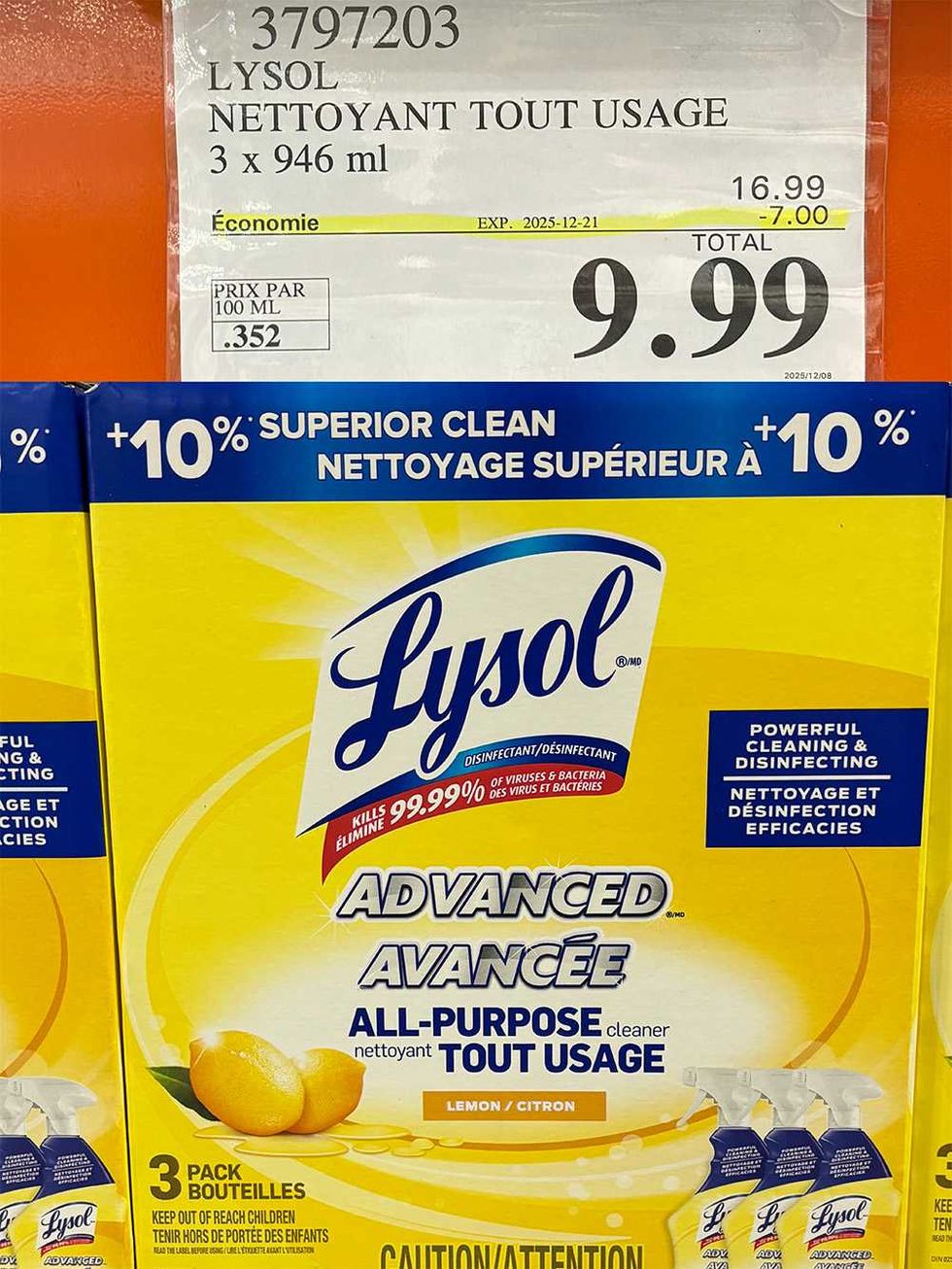 Paquet de trois bouteilles de nettoyant tout usage Lysol au citron.