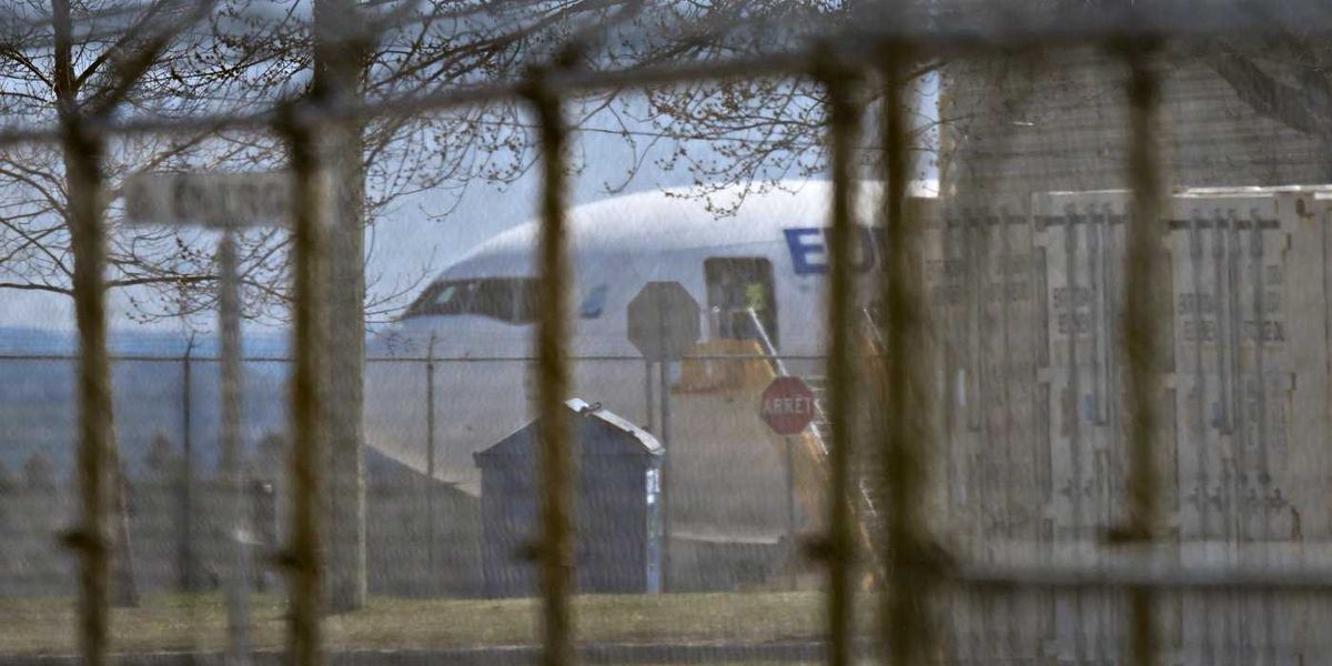 Passengers from hantavirus ship land in Canada Passengers from hantavirus ship land in Canada