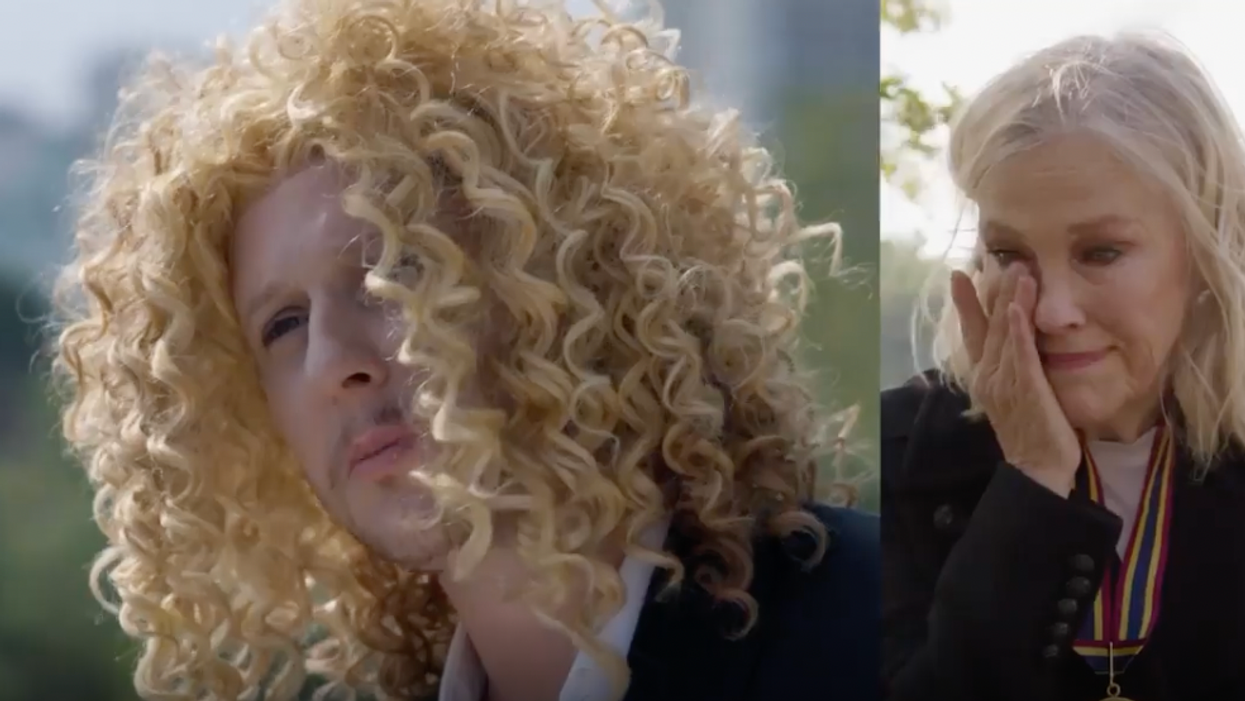 Patrick From 'Schitt's Creek' Serenaded Catherine O'Hara For An Award & She Totally Lost it