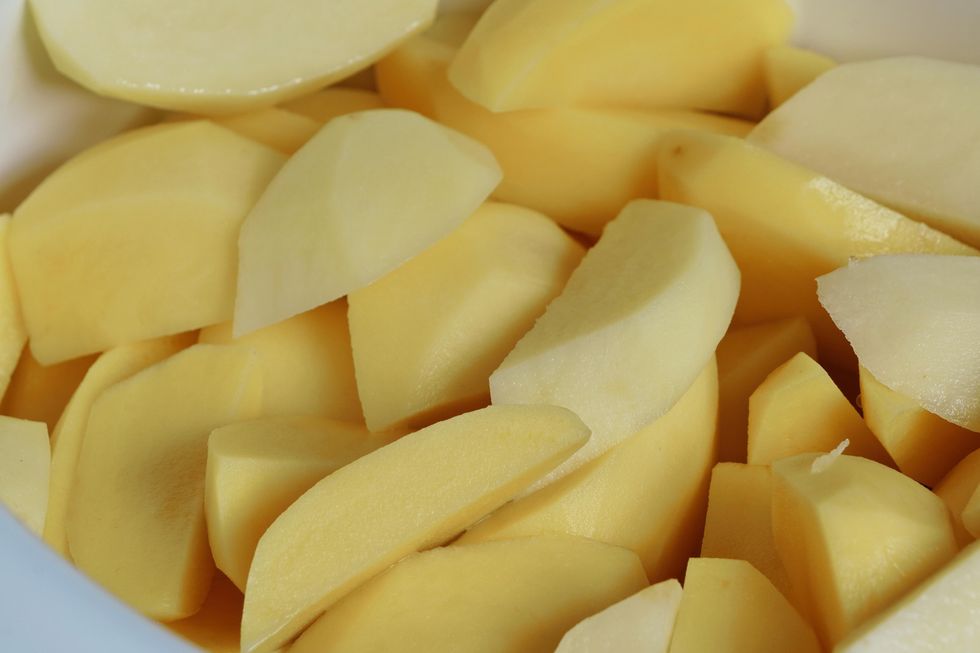 Peeled and sliced potatoes.