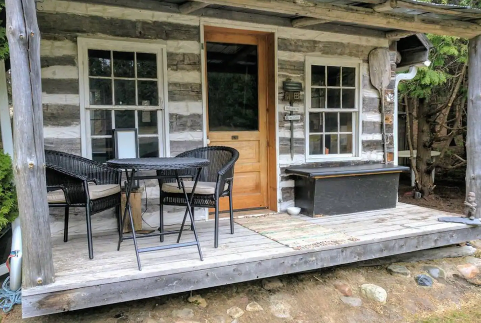 Perron de la cabane.