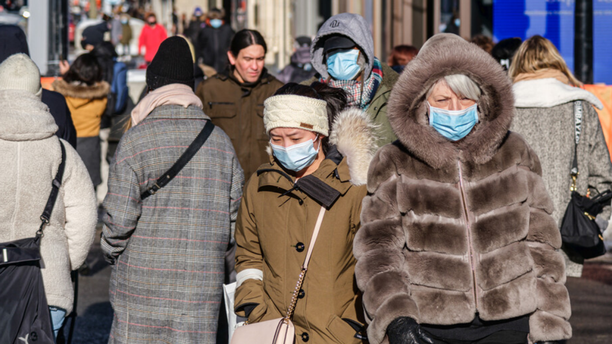 Personnes portant des masques au centre ville.