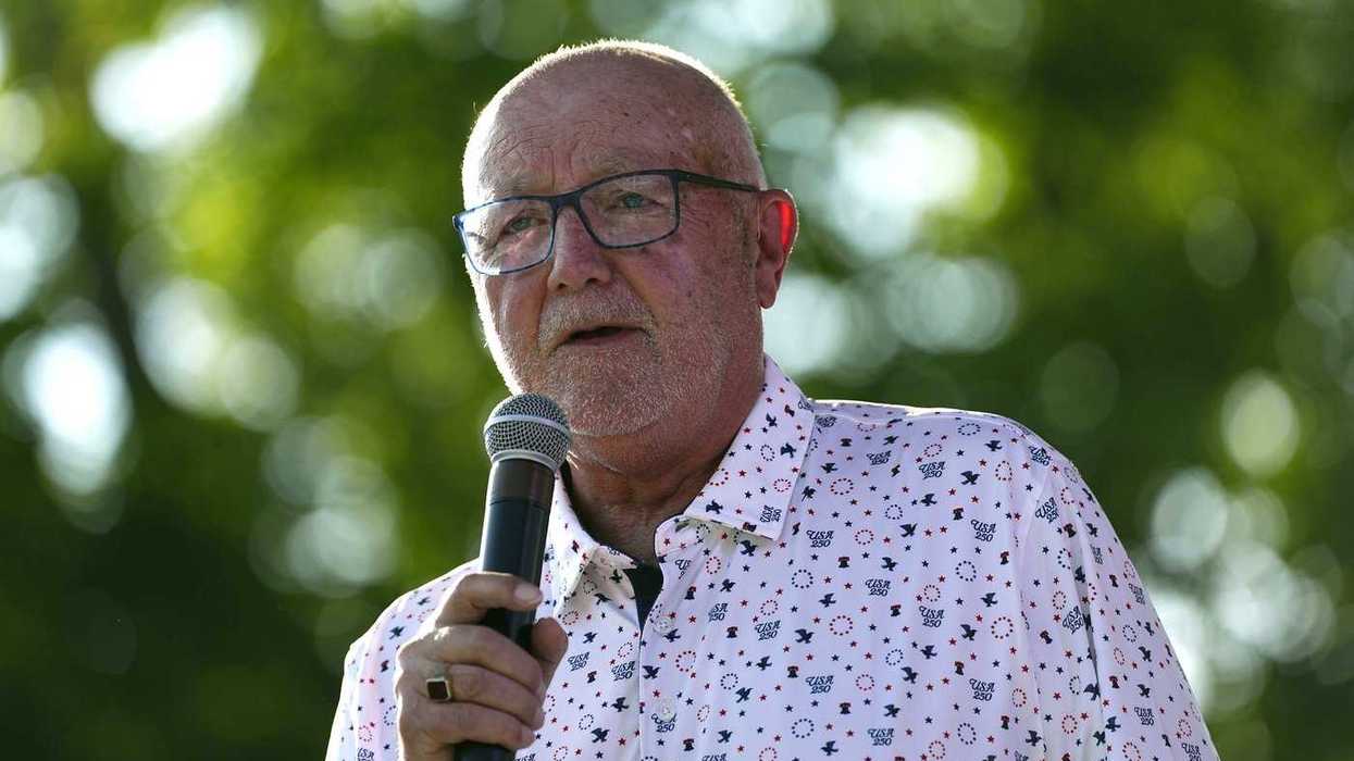 Petition calls for Hoekstra's removal from Canada