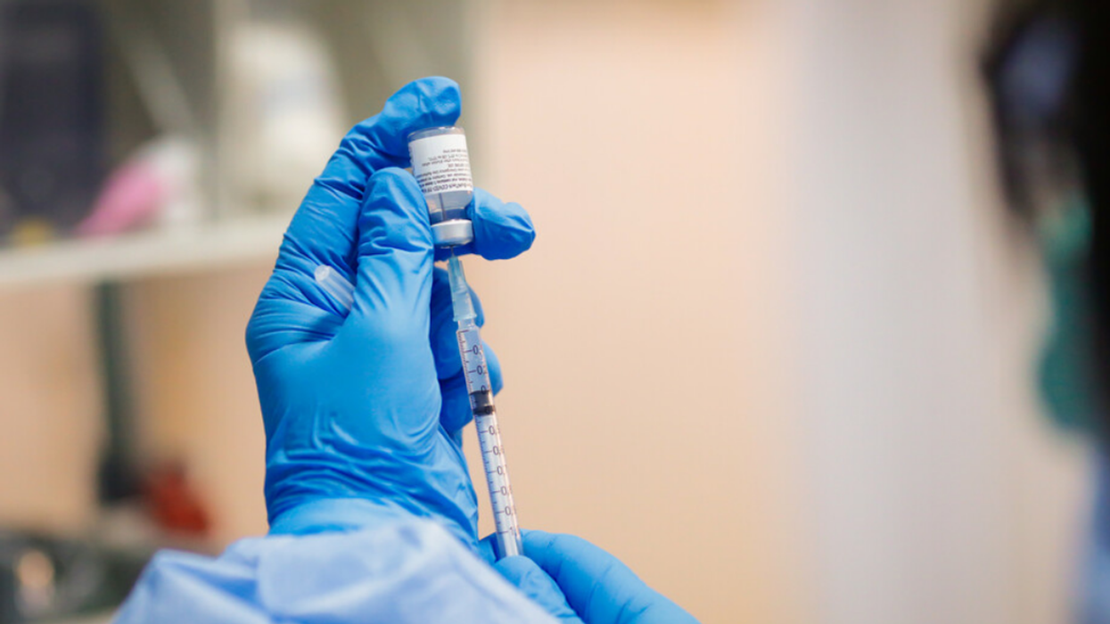 Pfizer confirme que la 3e dose du vaccin est efficace contre le variant Omicron