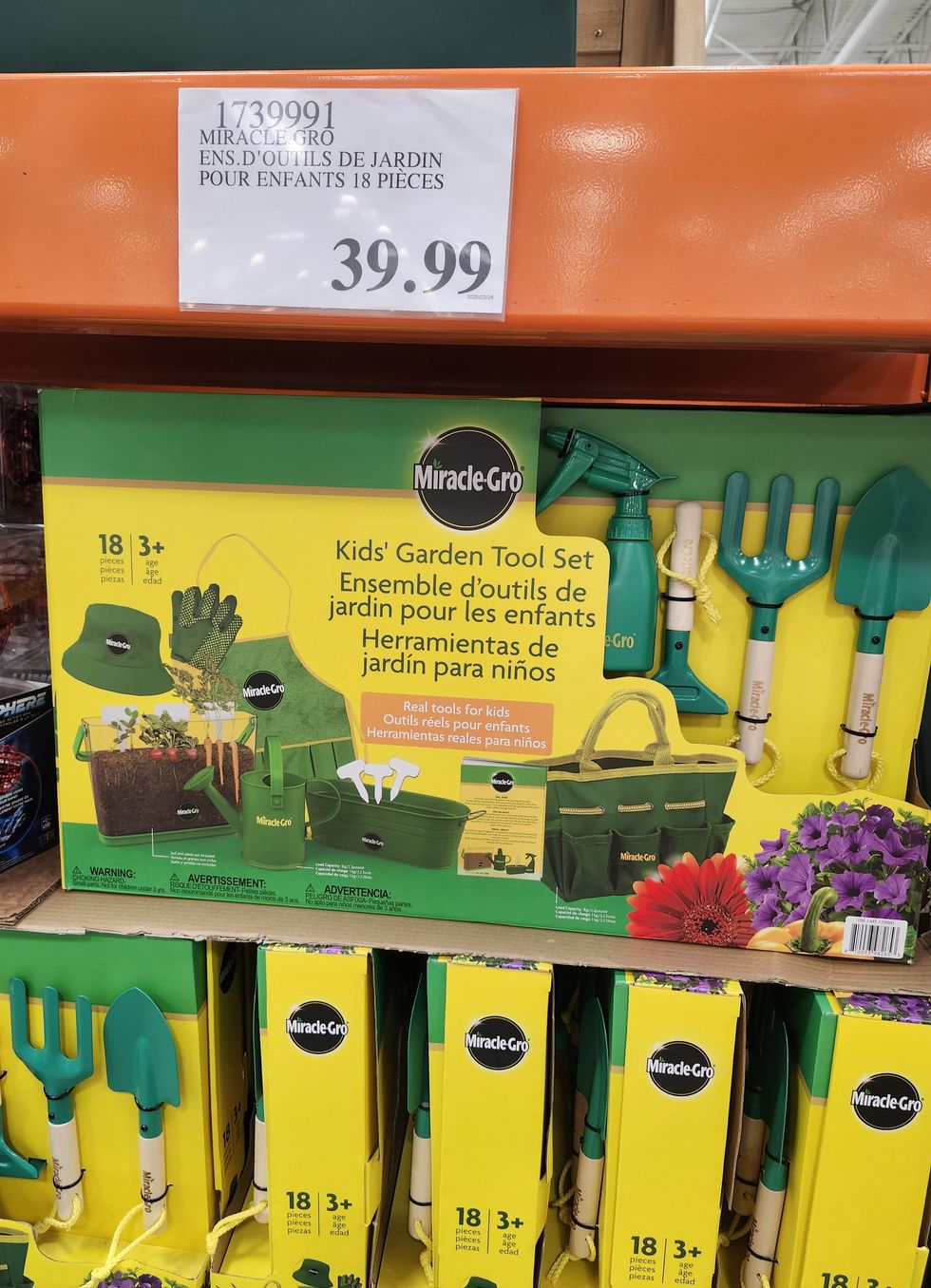 Photo d'un ensemble de 18 accessoires de jardinages pour enfant.