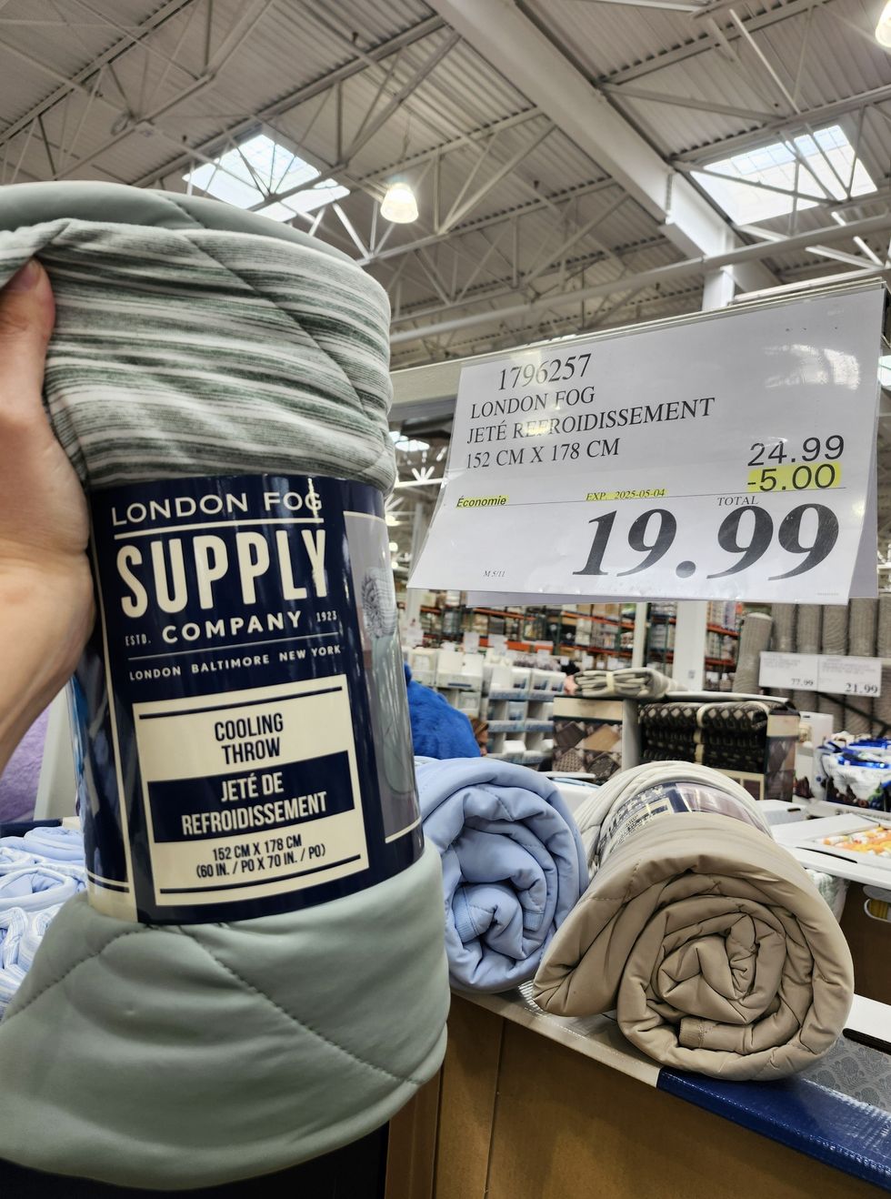 Photo de couvertures de refroidissement disponibles au Costco.