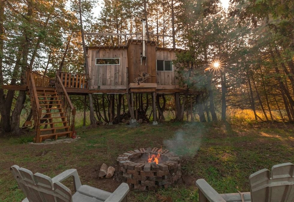 Picturesque Waterfront Tree House On 100 Acres.
