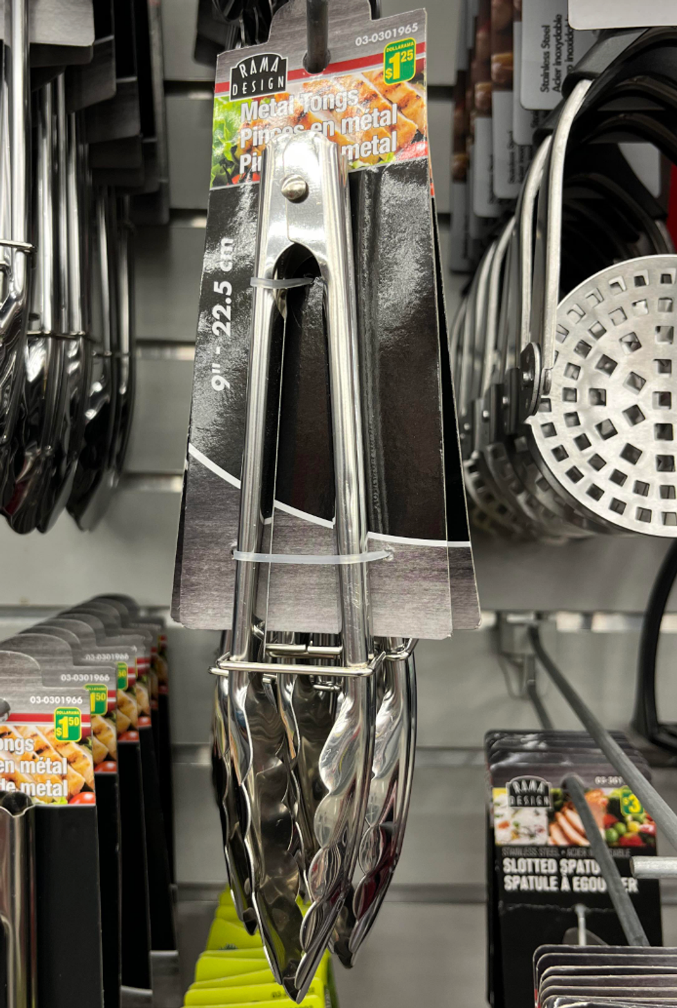 Pinces en acier inoxydable du Dollarama.