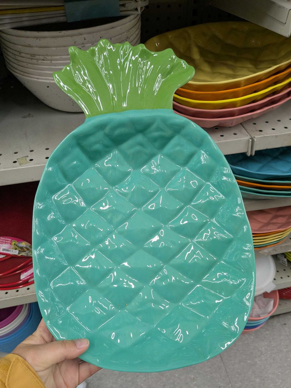 Pineapple-shaped serving platter