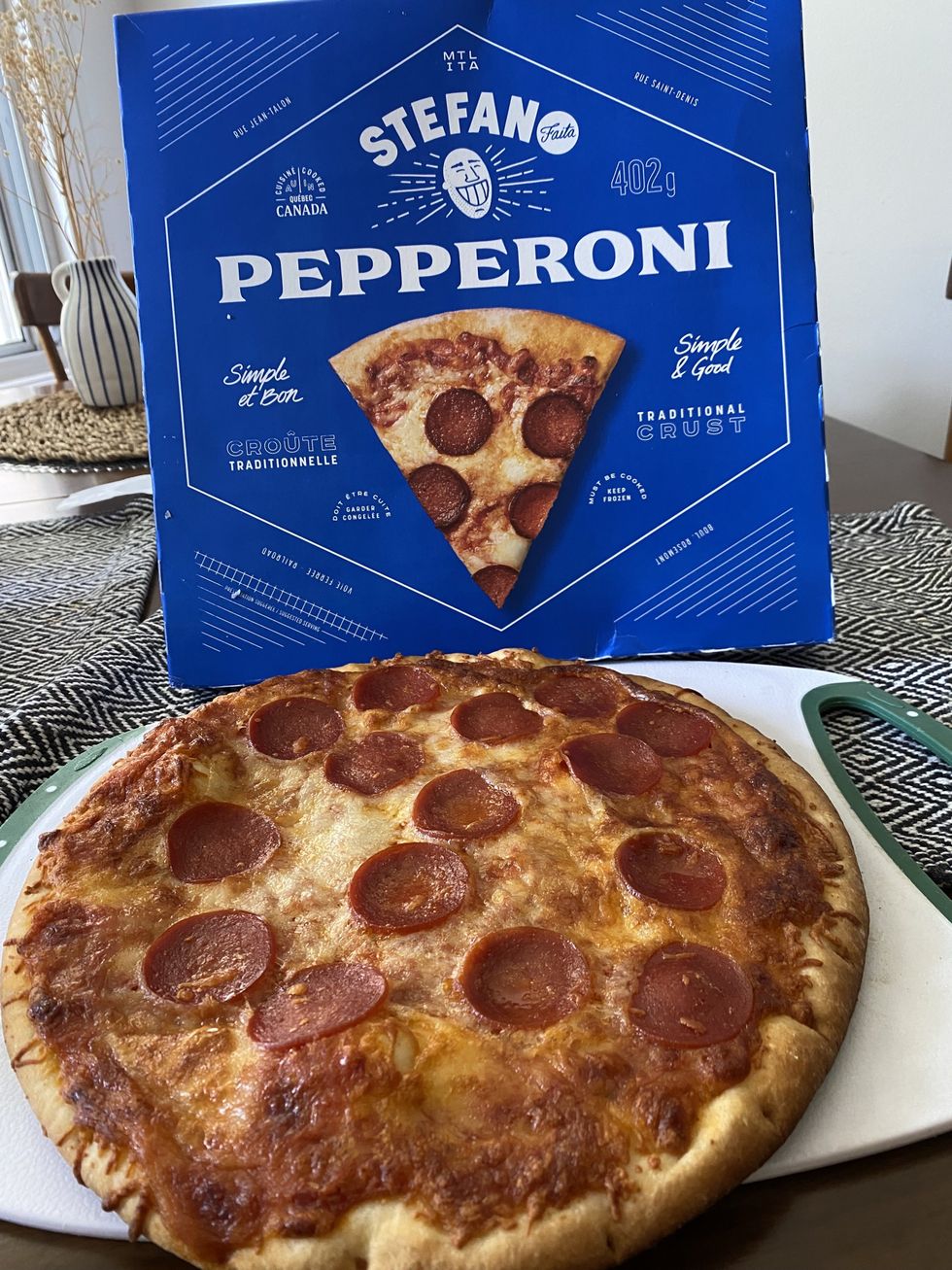 Pizza congel\u00e9e Stefano Faita aux pepperonis.