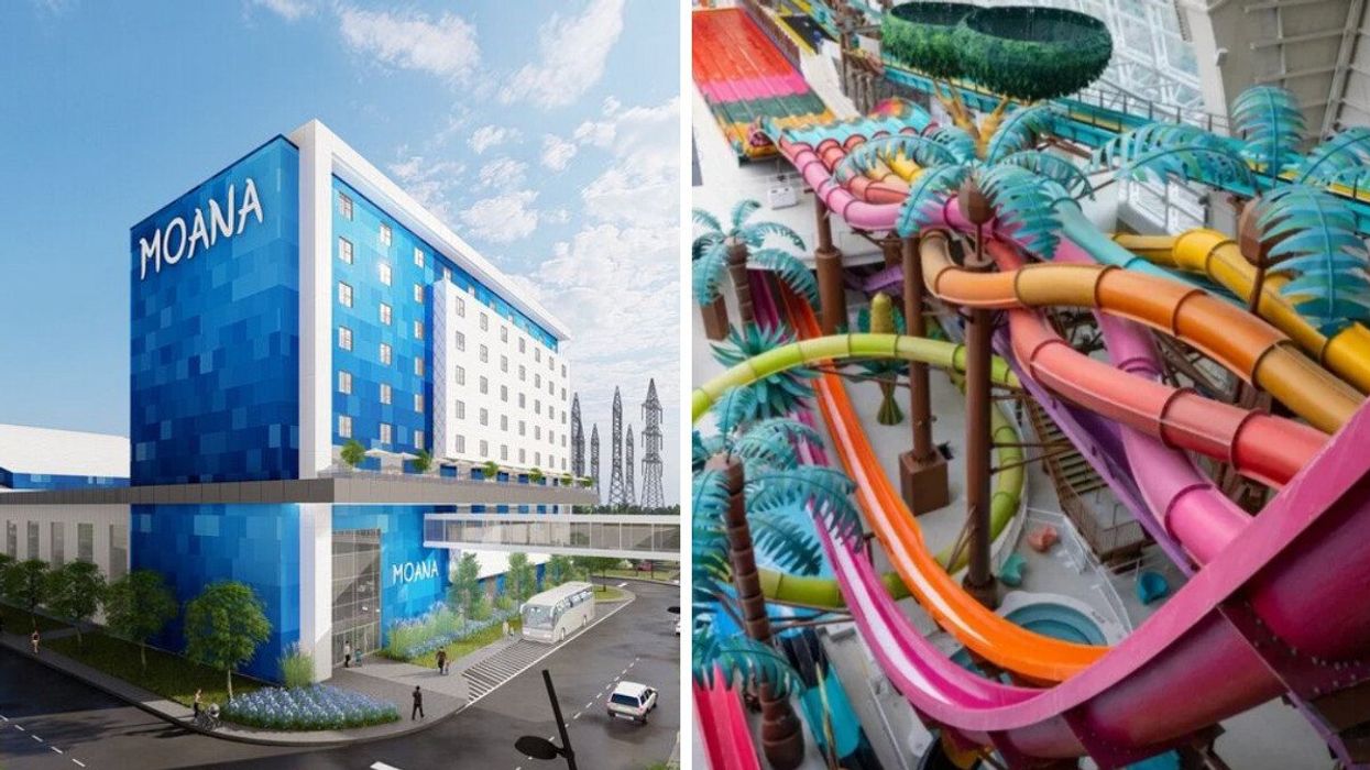 Plan de l'édifice blanc, gris et bleu du MOANA Parc Aquatique Cité Mirabel. Droite : Des glissades d'eau intérieures multicolores.