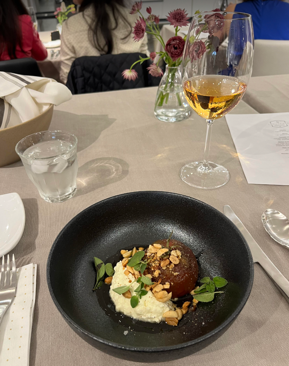 Plat \u00ab Tomate H\u00e9ritage \u00bb de la cheffe Fanny Ducharme.