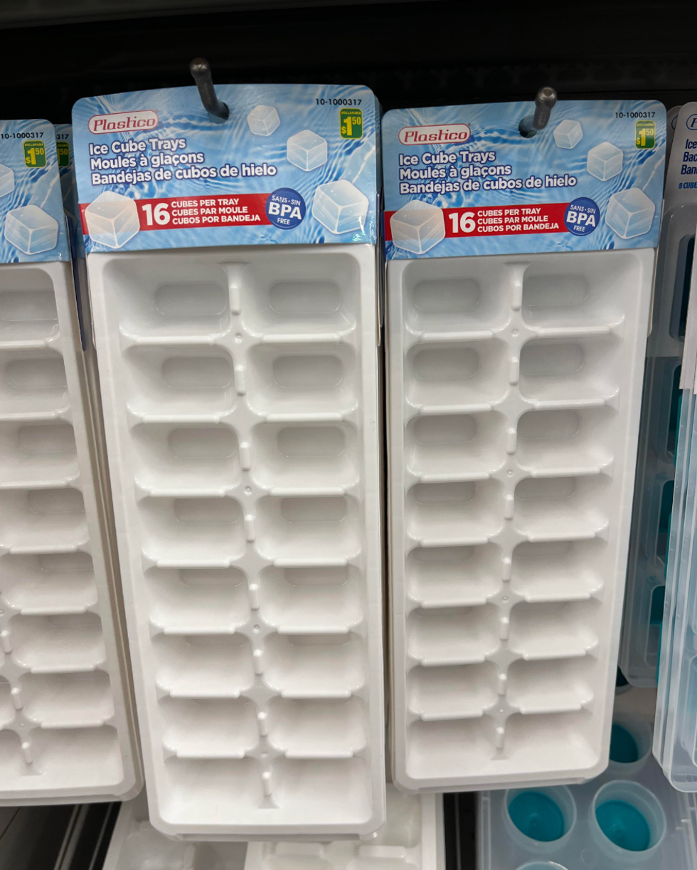 Plateau pour cubes de glace \u00e9jectable du Dollarama.
