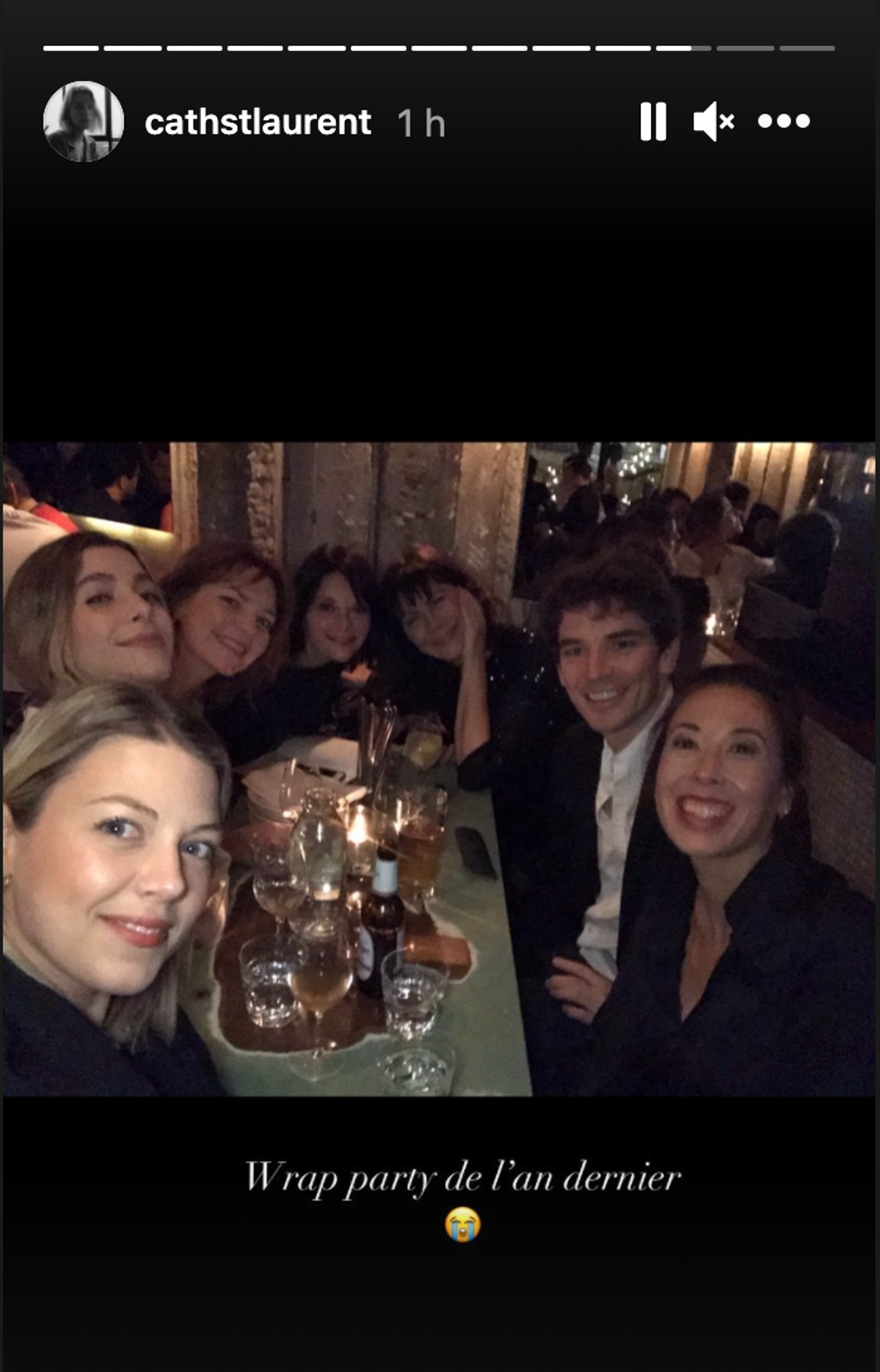 Plusieurs acteurs de District 31 r\u00e9unis autour de la m\u00eame table.