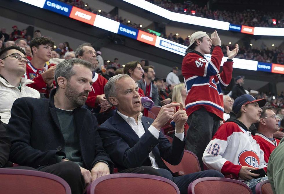 PM Mark Carney visits Canadiens' dressing room