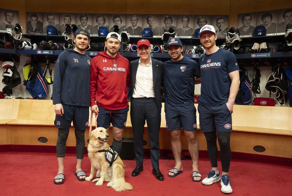 PM Mark Carney visits Canadiens' dressing room