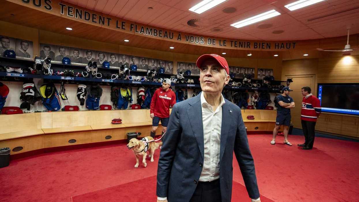 PM Mark Carney visits Canadiens' dressing room