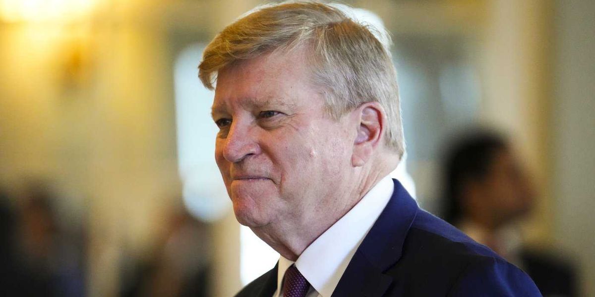 Carney replaces New York envoy Tom Clark with oil exec, appoints ex-MP to Los Angeles Carney replaces New York envoy Tom Clark with oil exec, appoints ex-MP to Los Angeles