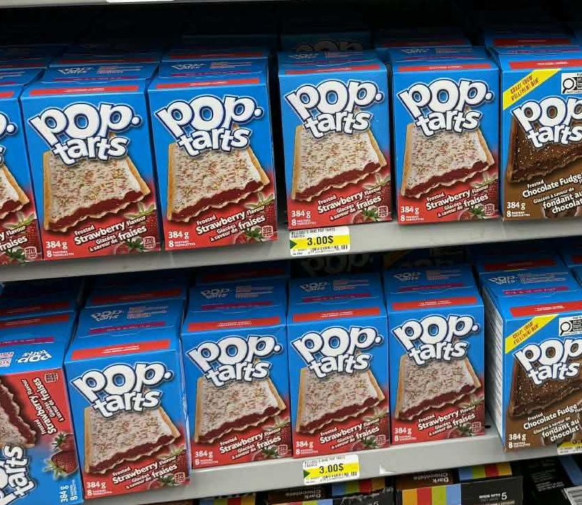 Pop-Tarts saveurs vari\u00e9es sur les tablettes du Dollarama.