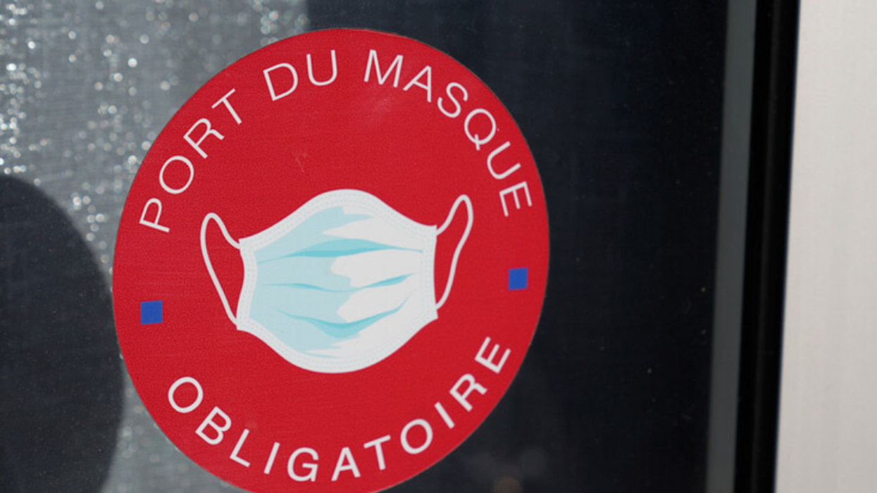 Port du masque obligatoire au Québec.