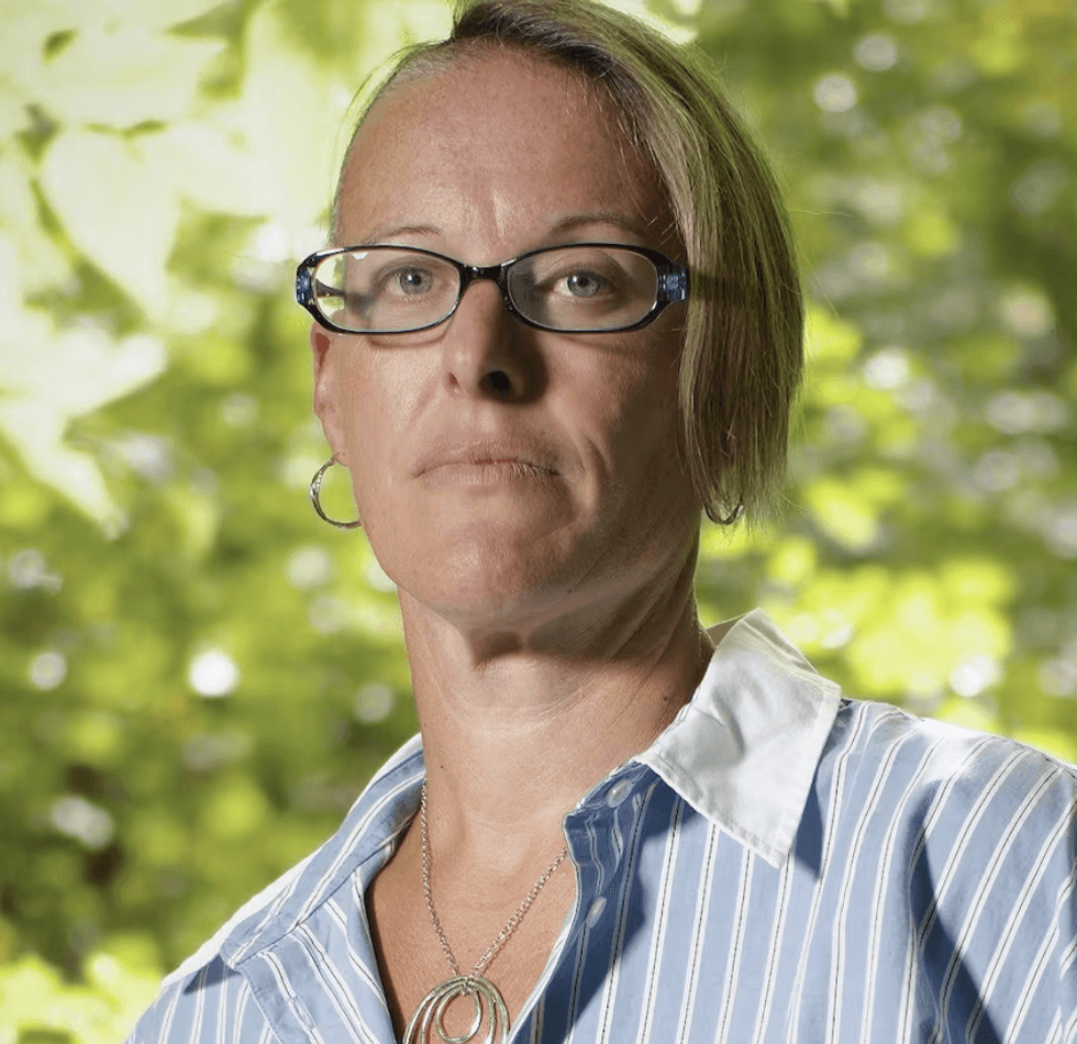 Portrait de Fabienne, participante \u00e0 la deuxi\u00e8me saison d'ALLER SIMPLE : LA T\u00c9L\u00c9R\u00c9ALIT\u00c9 \u200bsur Crave.