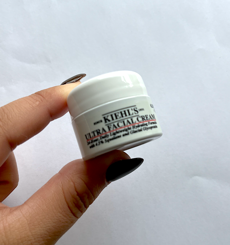 Pot miniature de la cr\u00e8me pour le visage Ultra de Kiehl's.