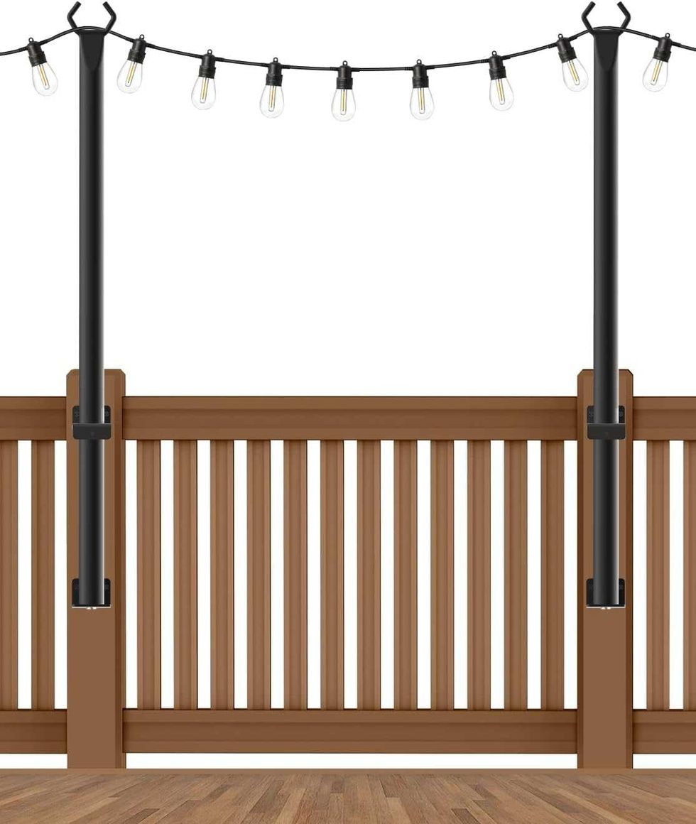 Poteaux en acier pour suspendre des guirlandes lumineuses \u00e0 vendre sur Amazon Canada.