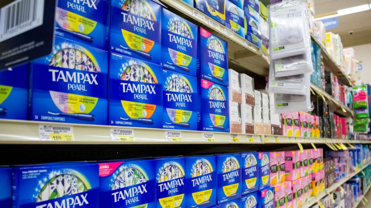 Produits menstruels en magasin.