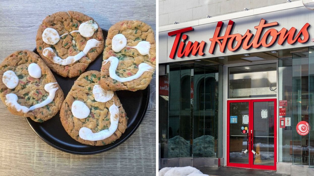 Quatre biscuits sourire des Fêtes du Tim Hortons. Droite : Façade d'un Tim Hortons.