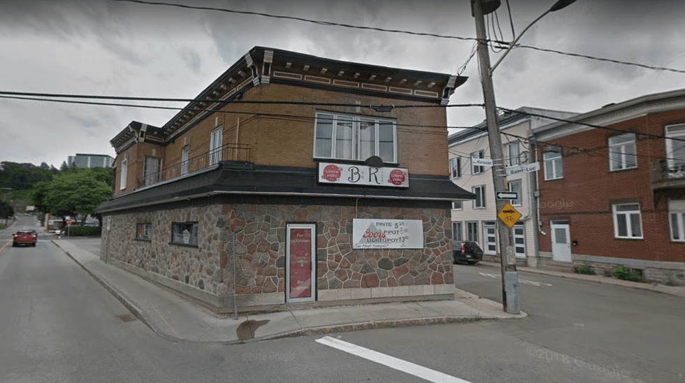 At Least 30 COVID-19 Cases Are Linked To A Karaoke Bar In Quebec & It's Shut Down