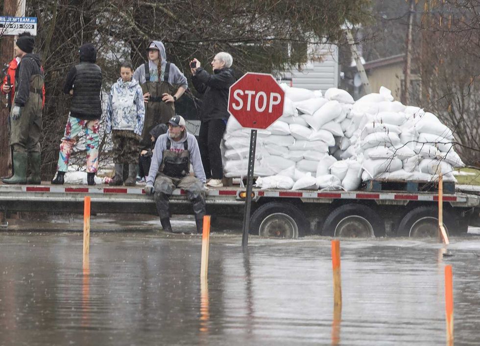 Quebec, Ontario, Manitoba prepare for flooding