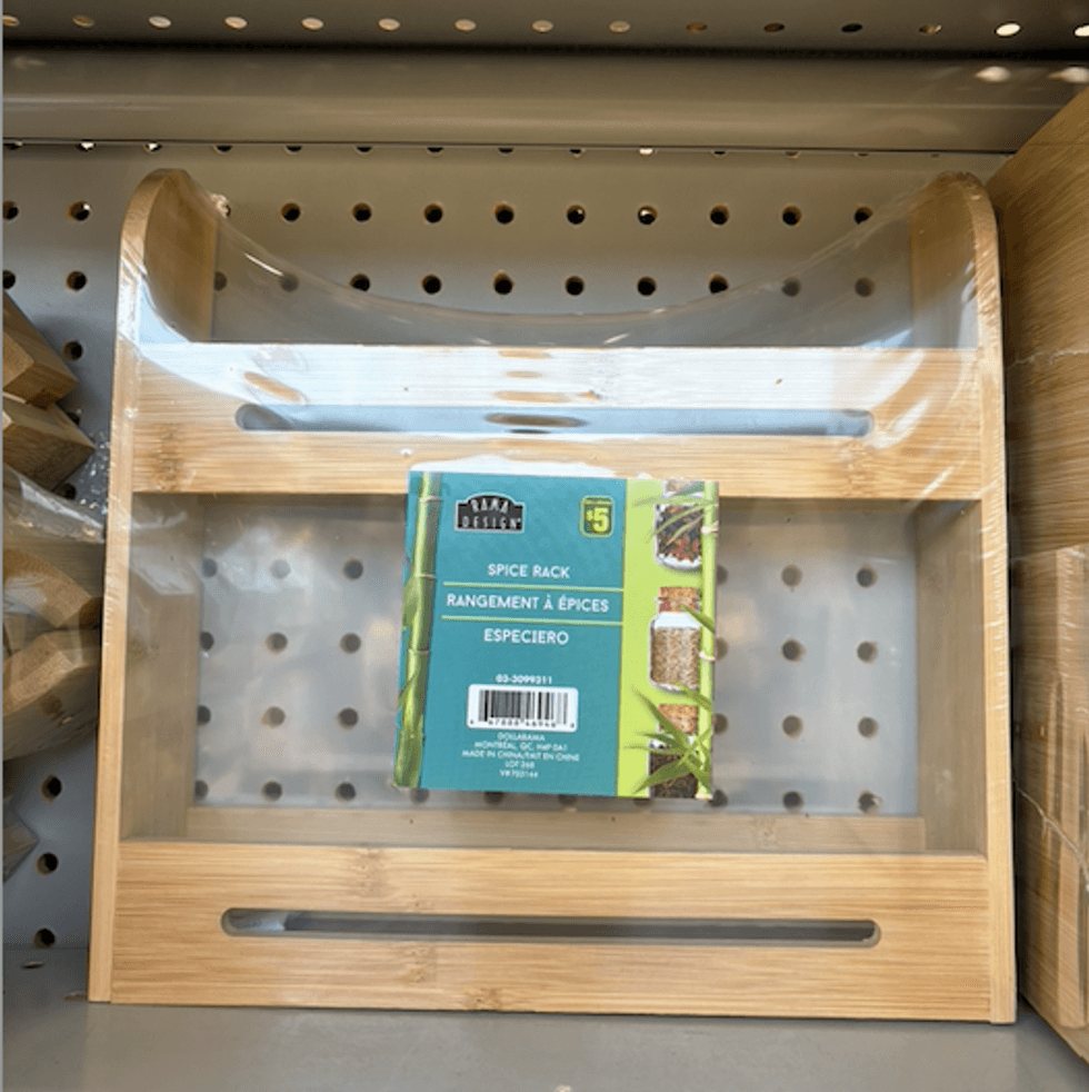 Rangement \u00e0 \u00e9pices en bambou.